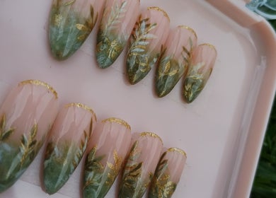 Leaf design press-on nails from Nails By Shaaquila in Roodepoort, Gauteng, ZA. Perfect for stylish occasions.