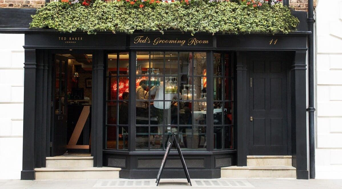Elegant front of Ted's Grooming Room: Marylebone - Duke Street, London, England, GB.