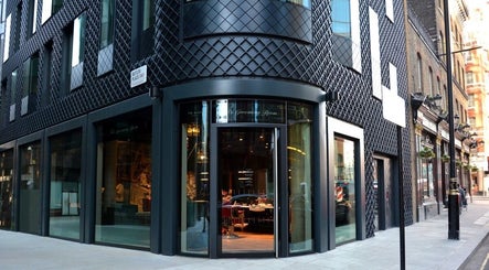 Ted's Grooming Room: St. James's Park - Butler Place exterior view, London, England, GB.