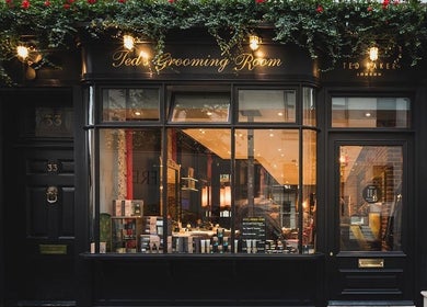 Ted's Grooming Room: Covent Garden - Great Queen Street, elegant facade in London, England, GB.