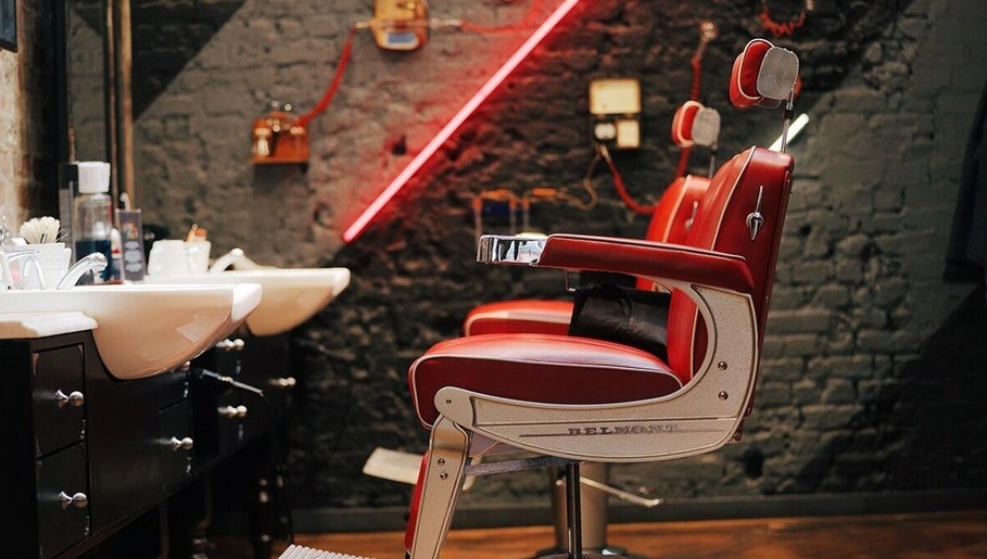 Vintage barber chair at Dorset - Baker Street, Ted's Grooming Room, London, England, GB.