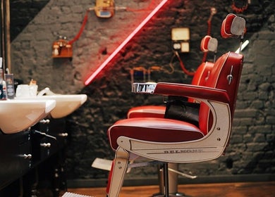 Vintage barber chair at Dorset - Baker Street, Ted's Grooming Room, London, England, GB.