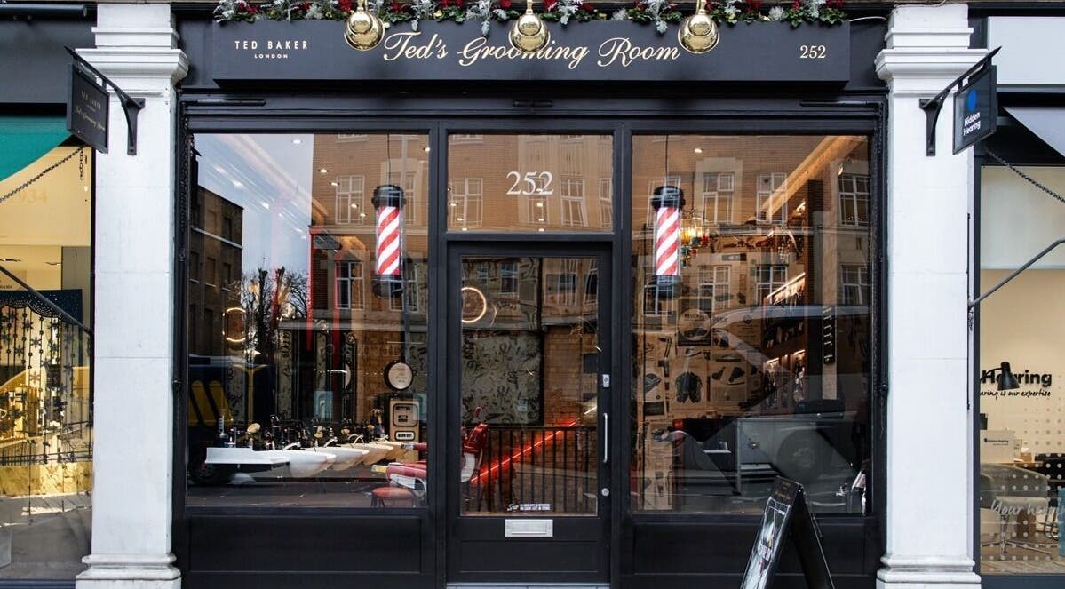Front view of Ted's Grooming Room on Kensington - High Street, London, England, GB.
