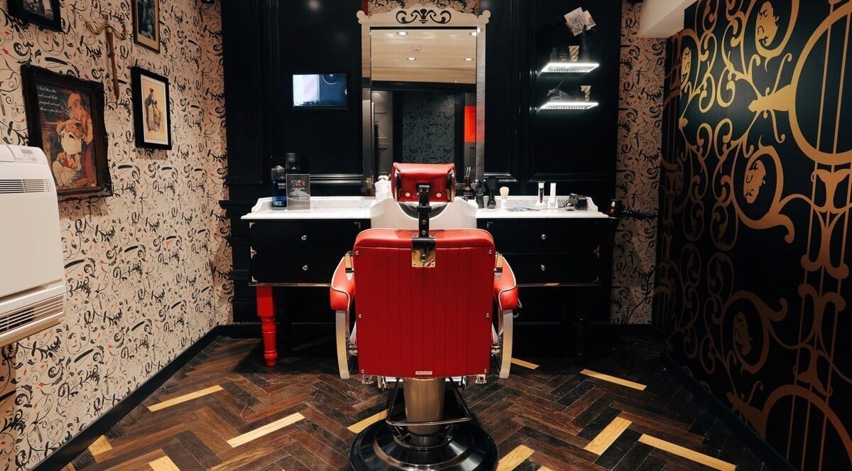 Modern chic barber chair in Ted's Grooming Room, Mayfair - Avery Row, London, England, GB.