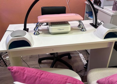 Nail station setup at Lumera Nails, Figueira Da Foz, Coimbra, PT with manicure tools.