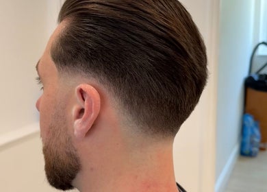 Modern fade haircut at Barber Nick.LS in Twickenham, England, GB, showcasing precise styling for men.