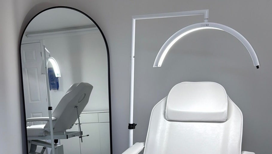Modern treatment chair and mirror at LR_Aesthetics, Barry, Wales, GB. Sleek and inviting wellness space.