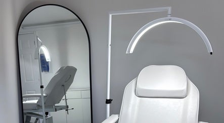 Modern treatment chair and mirror at LR_Aesthetics, Barry, Wales, GB. Sleek and inviting wellness space.