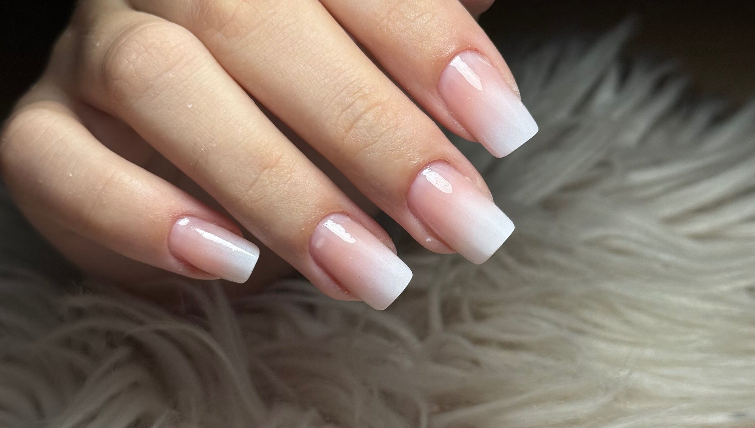 Unghie eleganti e curate presso ClaudiNails a Barcellona Pozzo Di Gotto, Sicilia, IT.