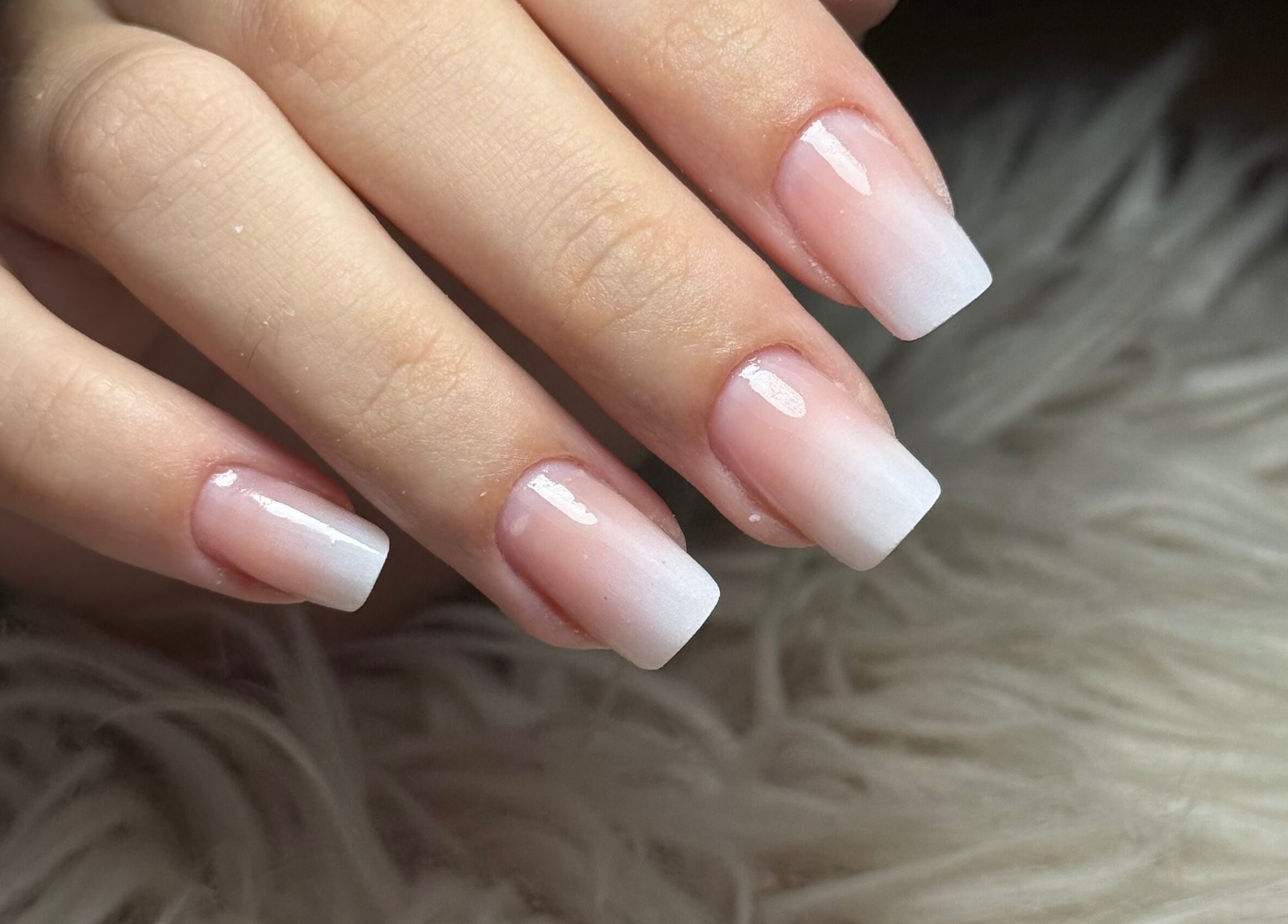 Unghie eleganti e curate presso ClaudiNails a Barcellona Pozzo Di Gotto, Sicilia, IT.