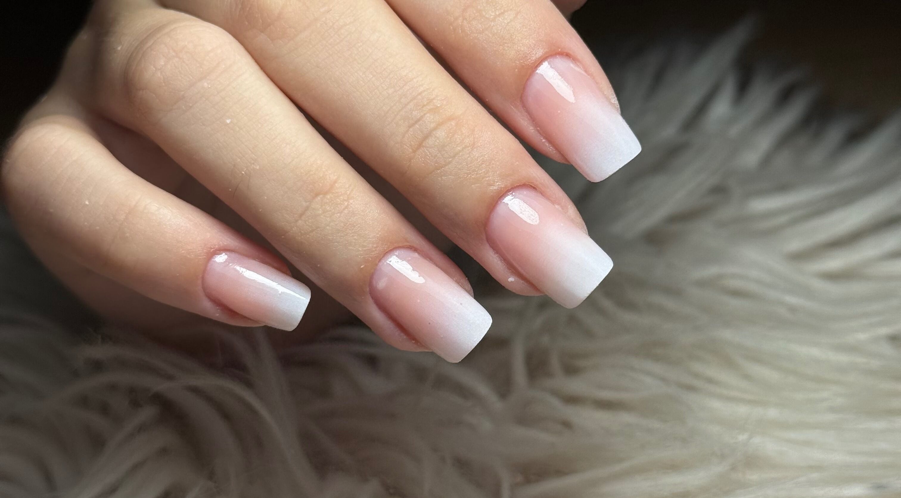 Unghie eleganti e curate presso ClaudiNails a Barcellona Pozzo Di Gotto, Sicilia, IT.