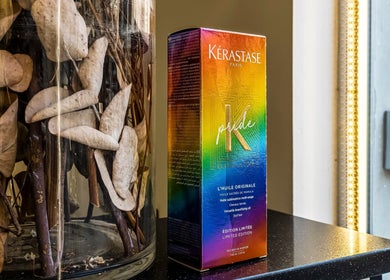 Producto Kérastase en Raffel Pages Corsega, Barcelona, Catalunya, ES junto a decoración natural.