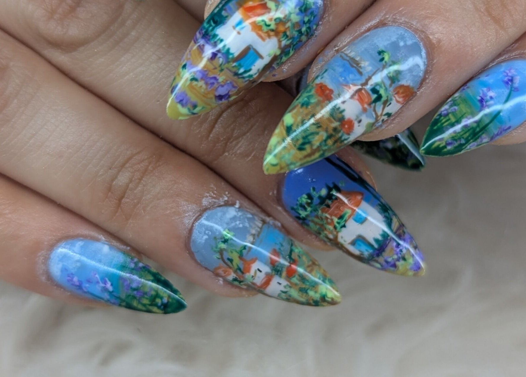 Nail art coloré et détaillé à Coquette minute, Montpellier, Occitanie, FR, inspiré par des paysages artistiques.