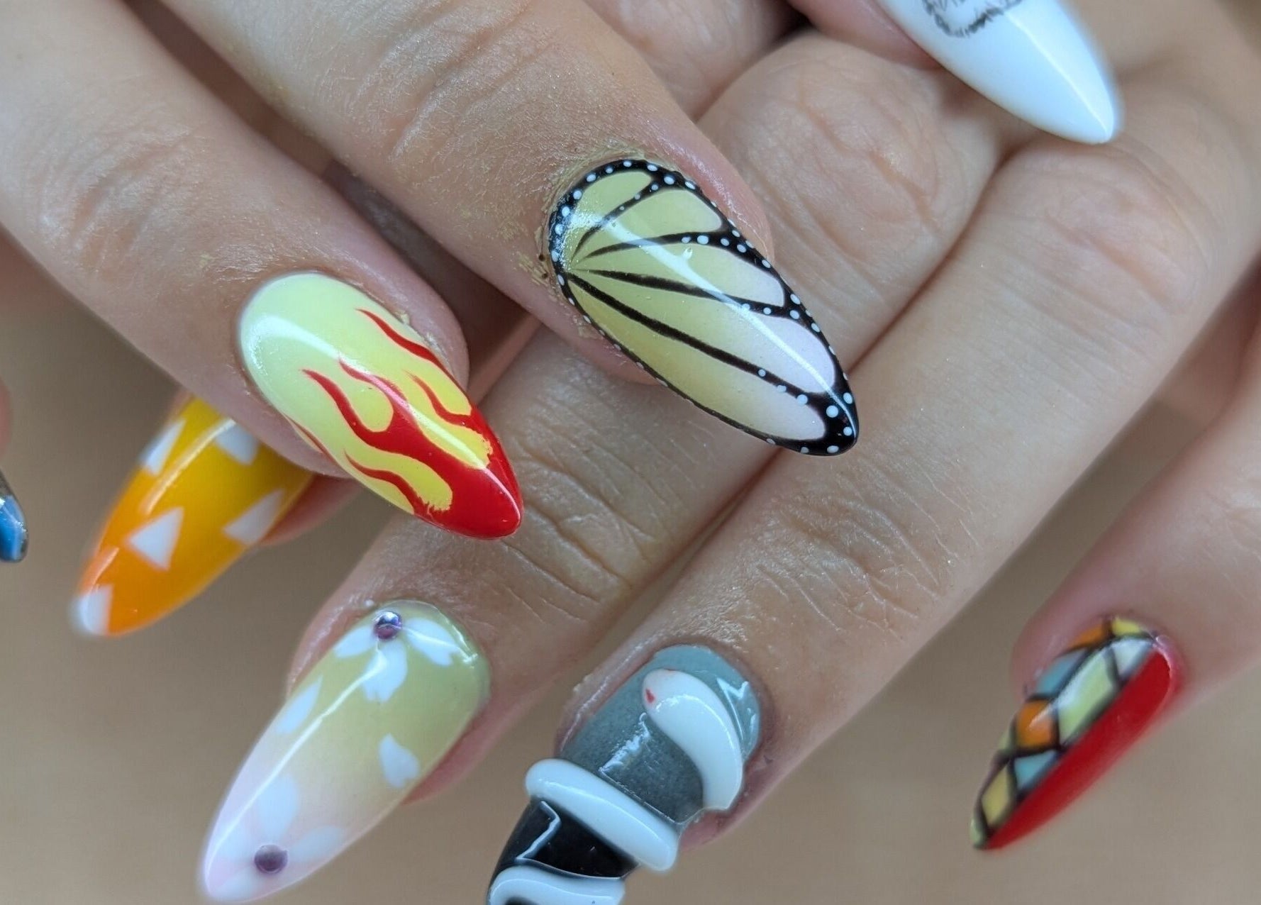 Designs d'ongles créatifs chez Coquette Minute, Montpellier, Occitanie, FR.