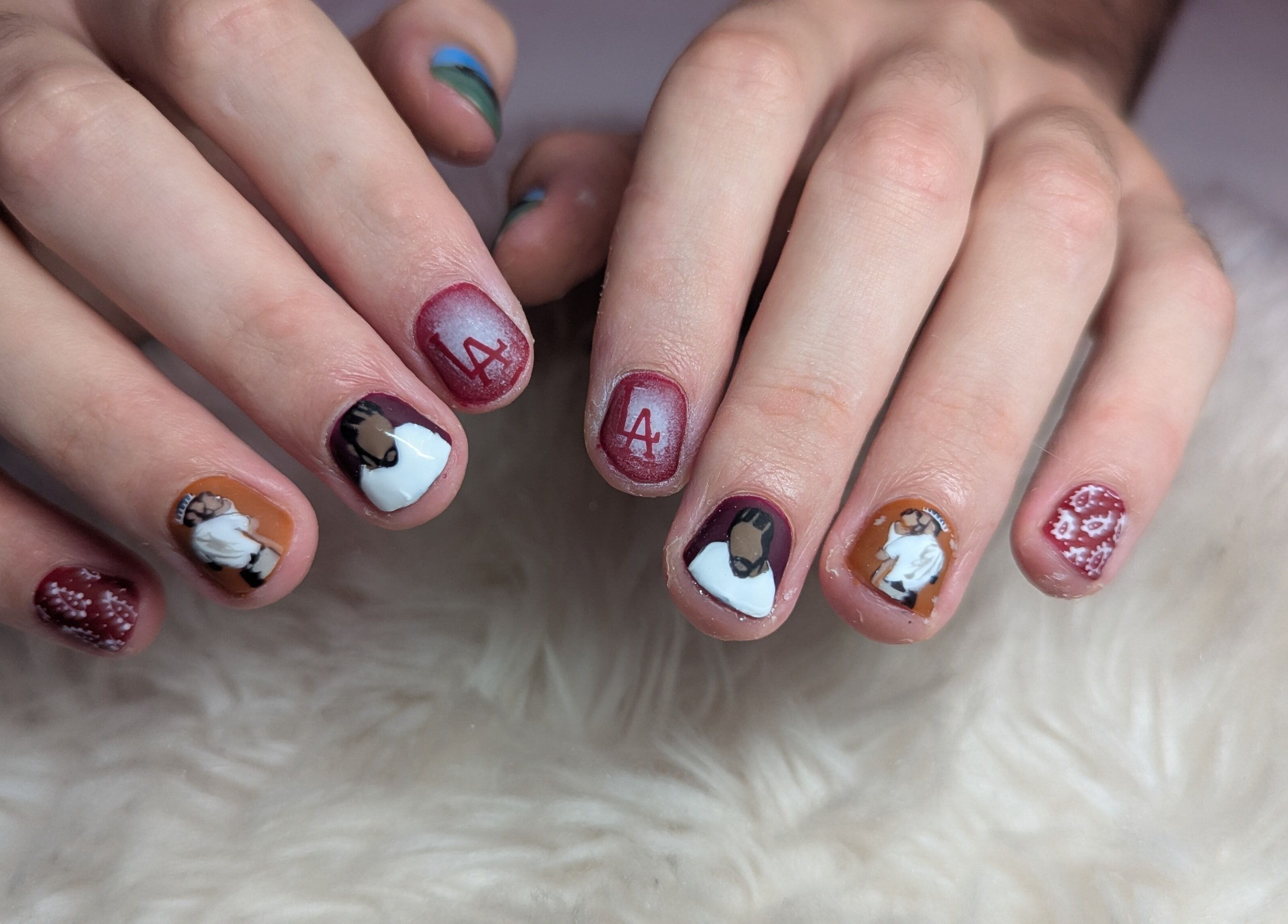 Nail art créatif à Coquette minute, Montpellier, Occitanie, FR, affichant des motifs uniques et vibrants.