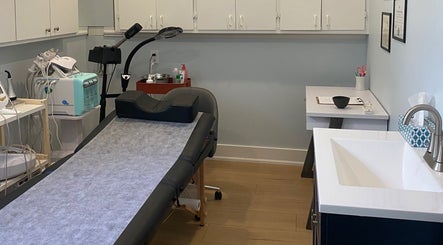 Modern treatment room at Paradise Glamour Lounge INC., St. Catharines, Ontario, CA, showcasing a relaxing ambiance.