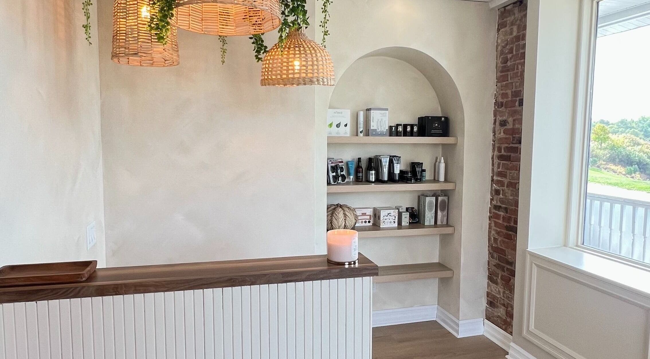 Coin d'accueil moderne et épuré de Lazaz barberie et distribution à Richelieu, Québec, CA.