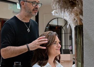 Expert hairstylist at Lish Hair & Beauty - JBR in Dubai, AE consults with client for a tailored experience.