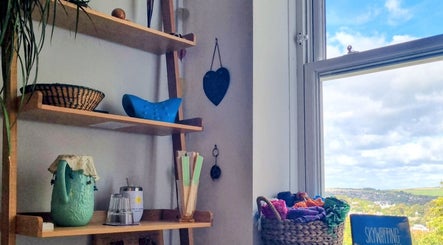 Shelf with decor in Ochroma Home Sauna, Brighton And Hove, England, GB. Calm atmosphere with a scenic view.