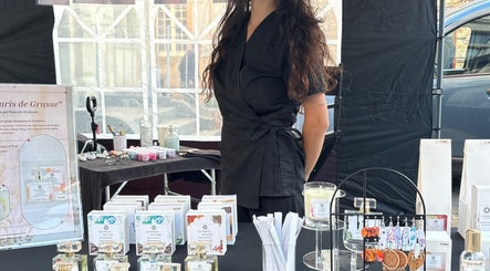 Stand parfum Beauté&couleurs à Saint Georges sur Erve, FR avec sélection exclusive de produits de beauté.