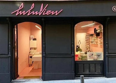 Fachada de Luluview Nails & Beauty en Madrid, Comunidad de Madrid, ES, destacando su entrada elegante.