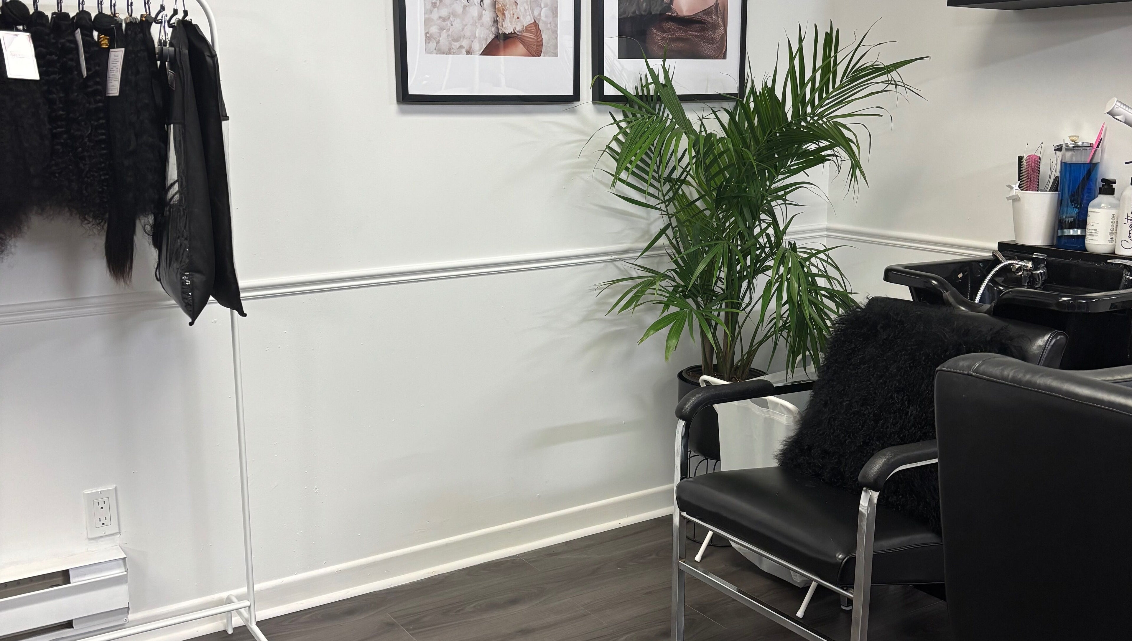 Modern salon corner at Thy Professional | Thybeautybar Dundas, Hamilton, Ontario, CA with sleek seating and decor.