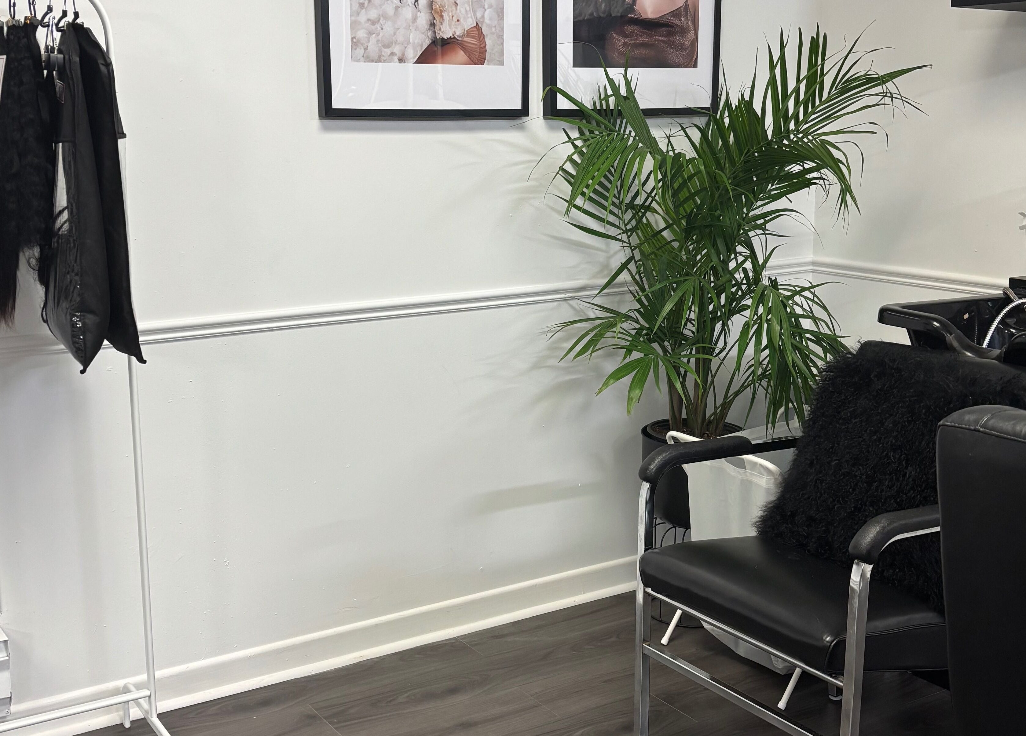 Modern salon corner at Thy Professional | Thybeautybar Dundas, Hamilton, Ontario, CA with sleek seating and decor.