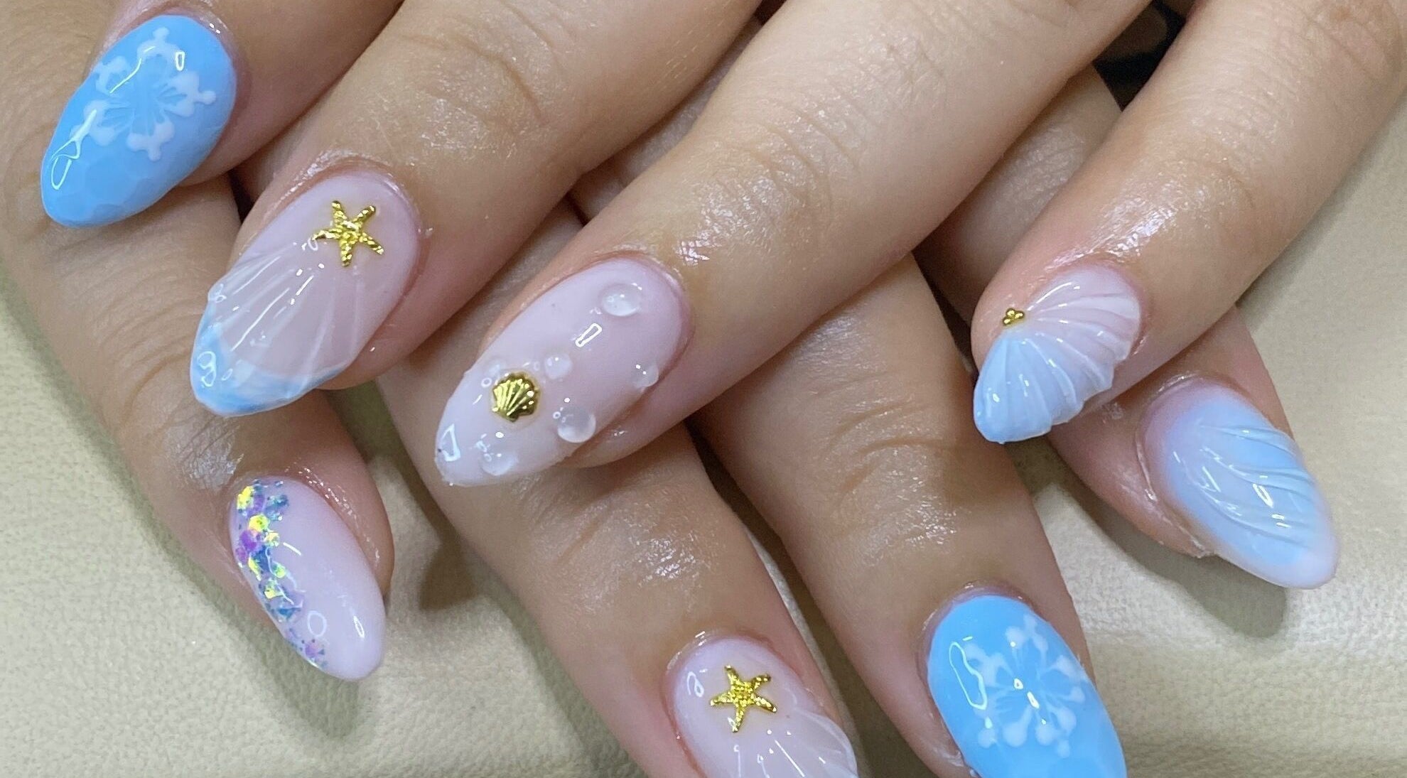 Elegant ocean-themed nail art at The Glamorium, Wanica, Wanica, SR, showcasing intricate seashell designs.