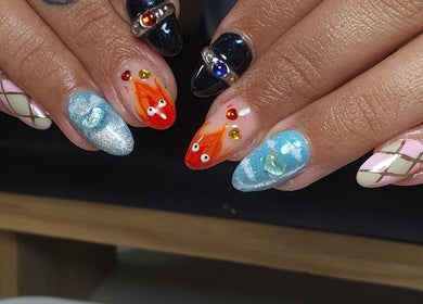 Unhas com design vibrante em Beatriz Rosa - Nail art, Pernambuco, Pernambuco, BR