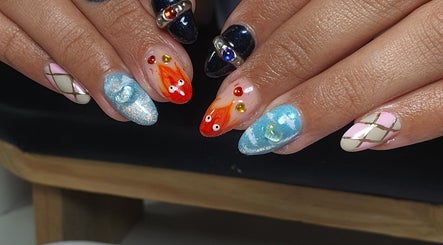 Unhas com design vibrante em Beatriz Rosa - Nail art, Pernambuco, Pernambuco, BR
