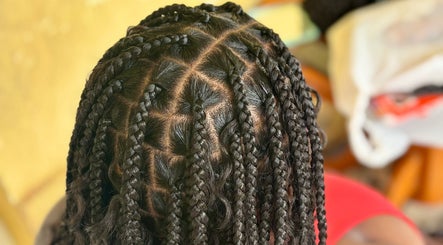 Style de nattes tressées chez MRK.HAIRSTYLE, Le Lamentin, Fort-de-France, MQ, pour une coiffure raffinée.