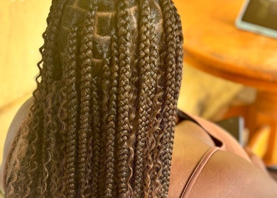 Coiffures tressées chez MRK.HAIRSTYLE, Le Lamentin, Fort-de-France, MQ, offrant des styles uniques et élégants.