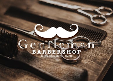 Outils de coiffure au Gentleman's Barbershop, Amqui, Québec, CA. Élégance et style masculins raffinés.