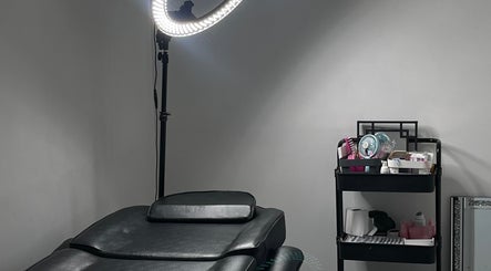 Relaxing treatment room at Jlashparlour in Dagenham, England, GB with a professional setup for beauty services.