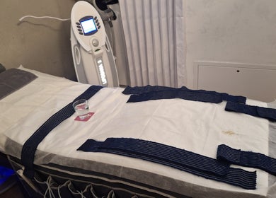 Behandlungsraum bei Charmbeauty, Winterthur, Zürich, CH mit modernem Wellnessgerät.