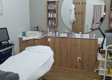 Eleganter Behandlungsraum bei Charmbeauty, Winterthur, Zürich, CH mit moderner Ausstattung.