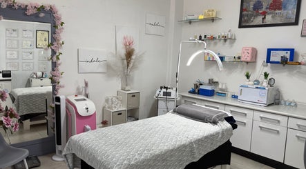 Sala de tratamiento en Instituto de Cosmiatría y Cosmetología J&E - Spa & Beauty, Ecatepec De Morelos, Estado De México, MX.