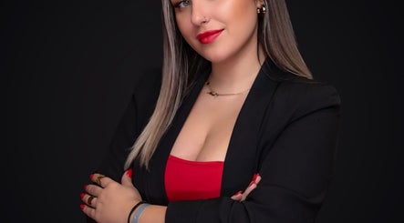 Κομψή εμφάνιση από Christina Makri Lash expert στην Πειραιάς, GR.