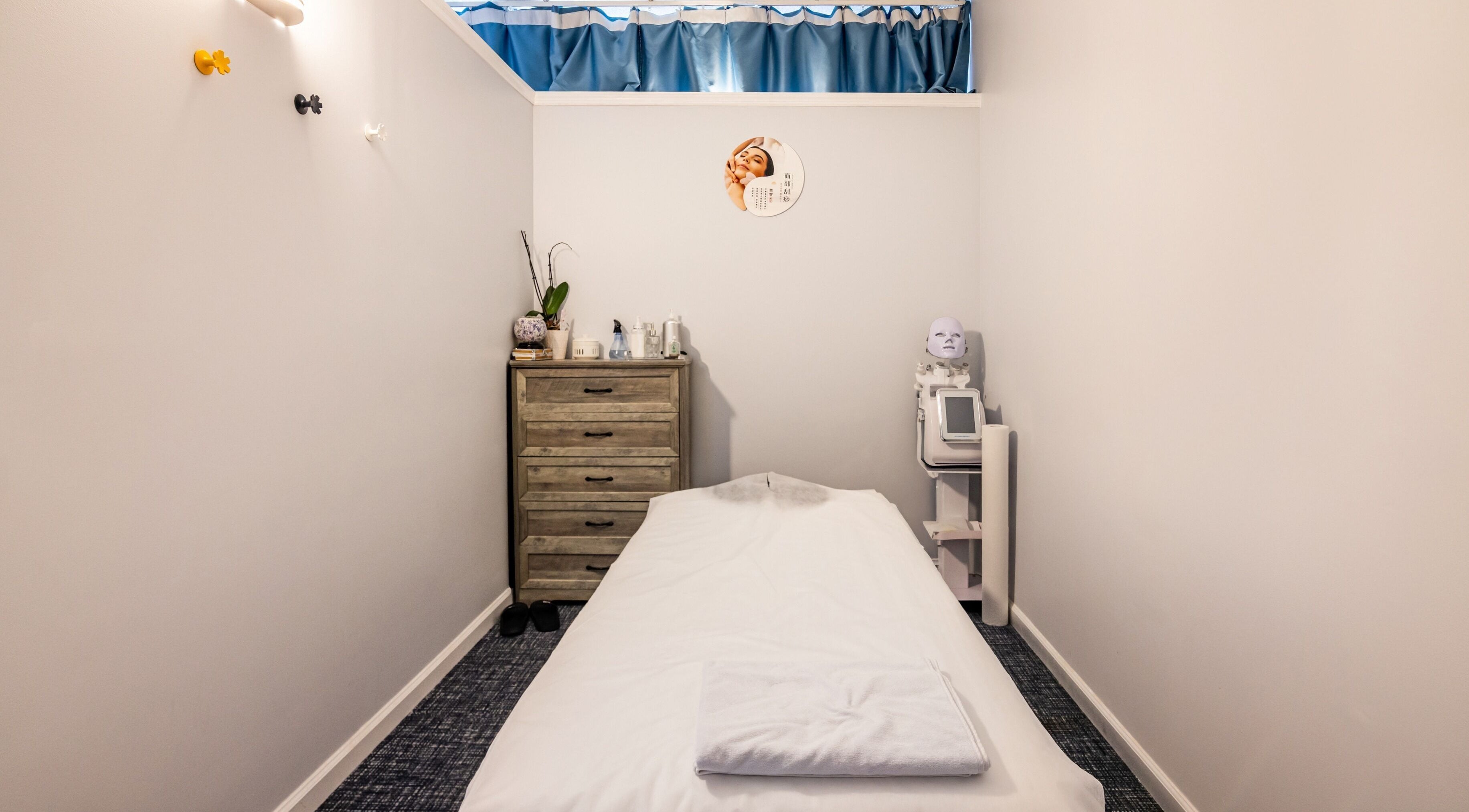 Relaxing massage room at Shangrila Head Spa, Yorktown Heights, NY, US with soft lighting and serene decor.