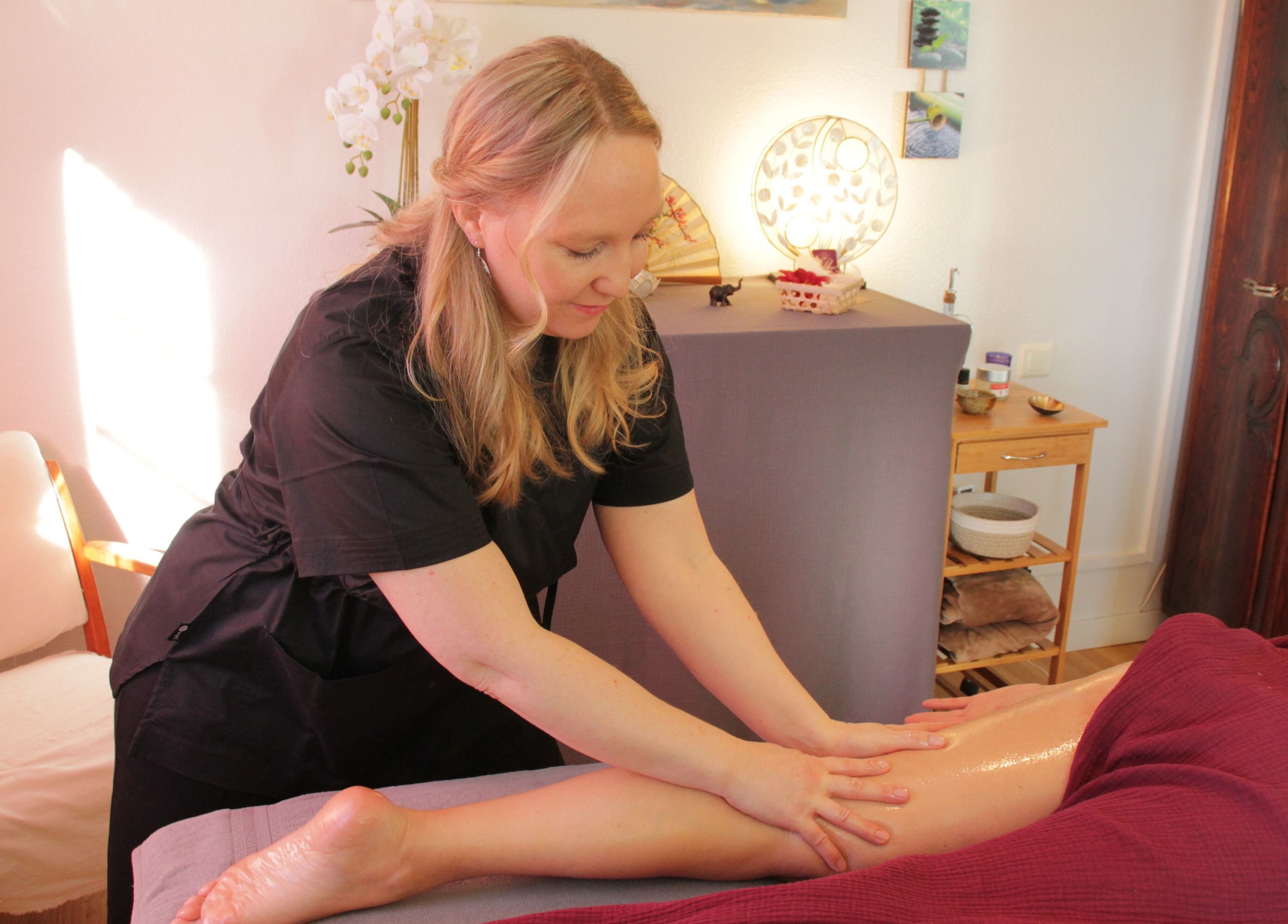 Massage des jambes chez EnVie Massages à Pignan, Okzitanien, FR, offrant détente et bien-être.