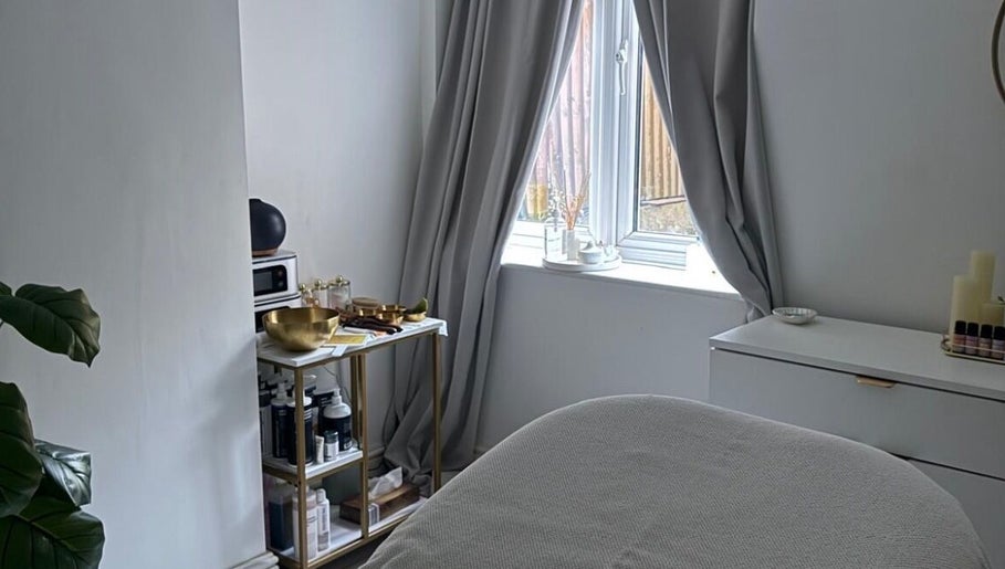 Serene treatment room at Hana’s Brow Bar, London, England, GB, featuring elegant decor and soft lighting.