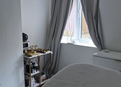 Peaceful interior of Hana’s Brow Bar, London, England, GB with cozy treatment table and natural light.