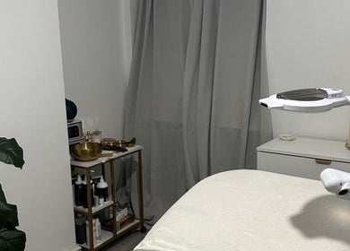 Tranquil treatment room at hana’s brow bar, London, England, GB, featuring modern decor and professional equipment.