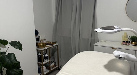 Tranquil treatment room at hana’s brow bar, London, England, GB, featuring modern decor and professional equipment.