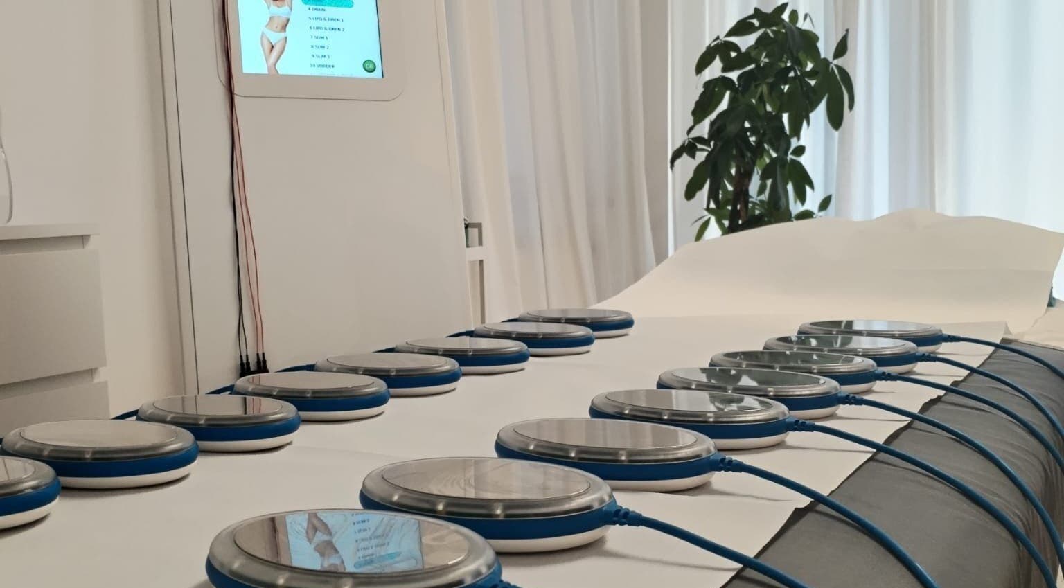 Echipament modern la The Body Lab, București, București, RO, utilizat pentru tratamente de wellness avansate.