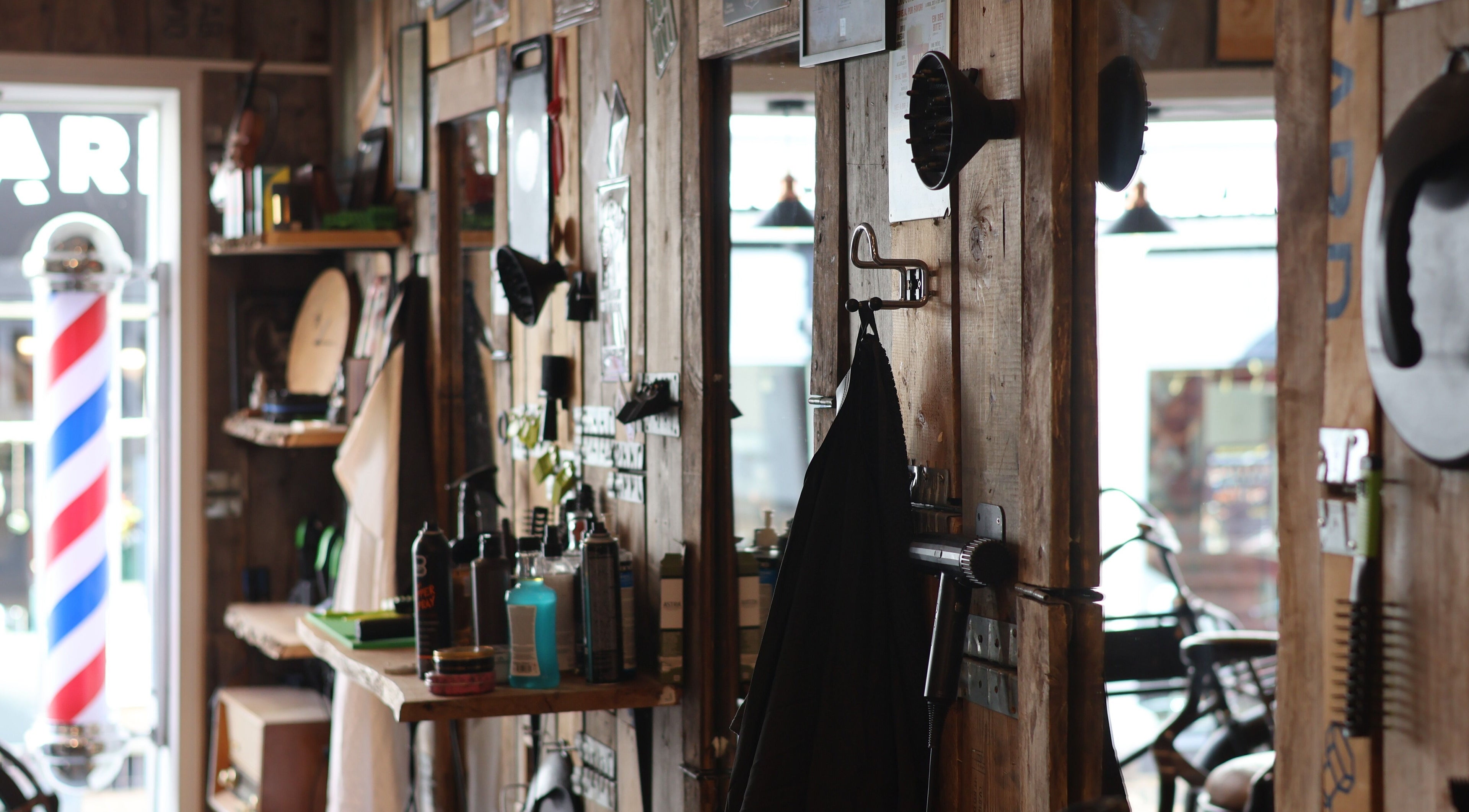 Vintage decor and grooming tools at Carlens Barbershop (Odense • Søndergade), Odense, DK.
