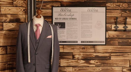 Tailored suit at Carlsens Barbershop (Odense • Kongensgade), Odense, DK, showcasing refined grooming style.