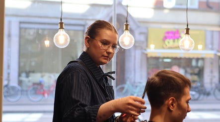 Carlsens Barbershop (København • Vesterbrogade) image 3