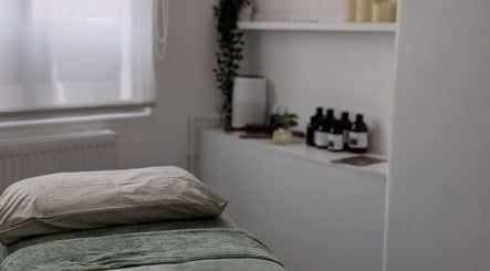 Relaxing massage room at Via Massaje, London, England, GB with soft lighting and calming decor.