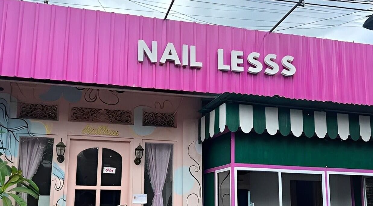Entrance of Nail Lesss Sugriwa Ubud, Bali, Bali, ID with vibrant pink and green facade.